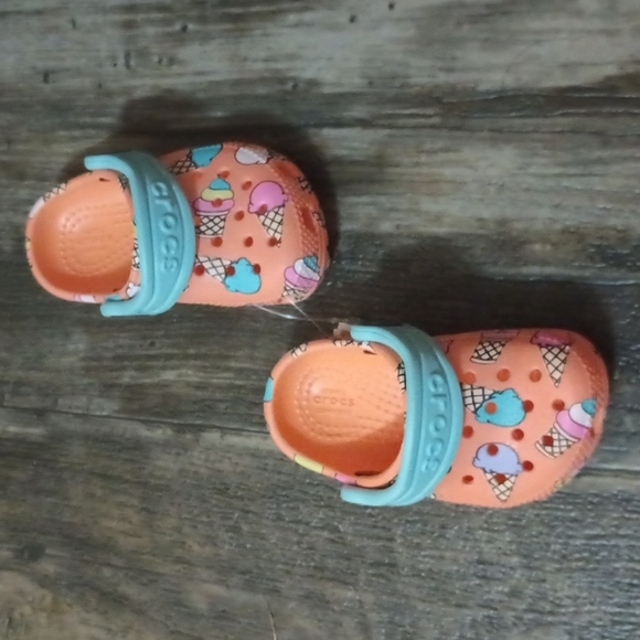SOLD 💕 HP 🎉Toddler Classic Pool Party CROCS - Picture 10 of 15